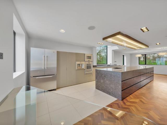 Meadowbank, London, NW3 4 bed terraced house to rent £13,000 pcm £3,000 pw