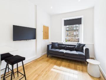 Meadowbank Terrace, Edinburgh. 2 bed apartment to rent £1,425 pcm £329 pw