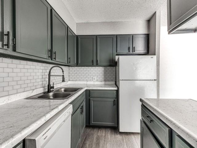 Meadowbrook Apartments | Quiet Studio 2 Bedroom Apartment for Rent at 444 S Mingo Rd, Tulsa, OK 74128