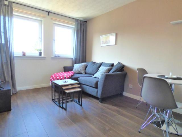 Meadowfield Court, Willowbrae, Edinburgh EH8, 1 bed flat to rent, £950 pcm | PrimeLocation