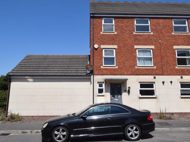Meadowlands Avenue, Bridgwater TA6 5 bed townhouse to rent £1,575 pcm £363 pw
