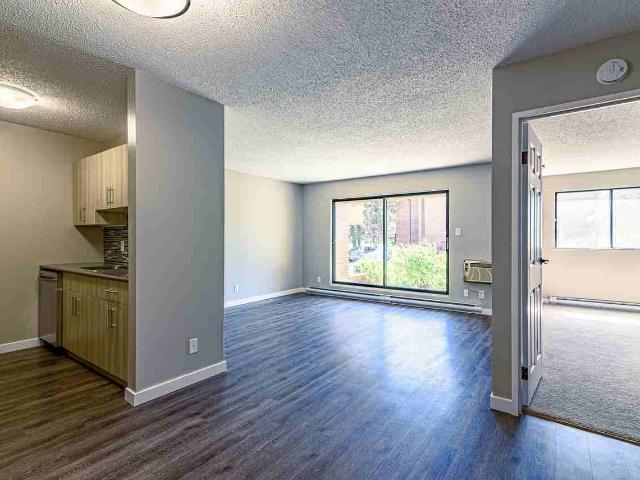 Meadowlark Green 3 Bedroom Apartment for Rent at 141 Strauss Dr, Winnipeg, MB R3J 3V3 Booth