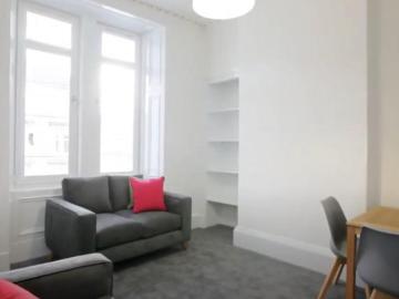 Meadowpark Street Dennistoun, Glasgow. 2 bed flat to rent £1,280 pcm £295 pw