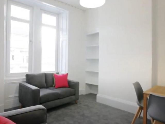 Meadowpark Street Dennistoun, Glasgow. 2 bed flat to rent £1,280 pcm £295 pw