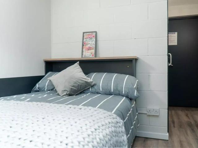 Meadowside Court, Dundee Has an Apartment