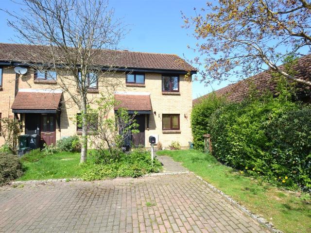Meadowside, Horley RH6, 3 bed end terrace house to rent, £1,800 pcm | PrimeLocation