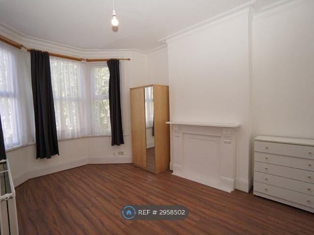 Meads Road, London N22, 3 bed flat to rent, £2,150 pcm | PrimeLocation
