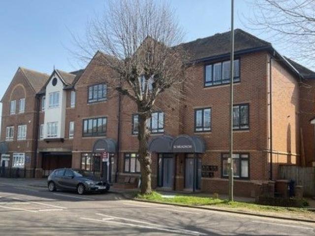 Meadrow, Godalming GU7, 2 bed flat to rent, £1,525 pcm | PrimeLocation