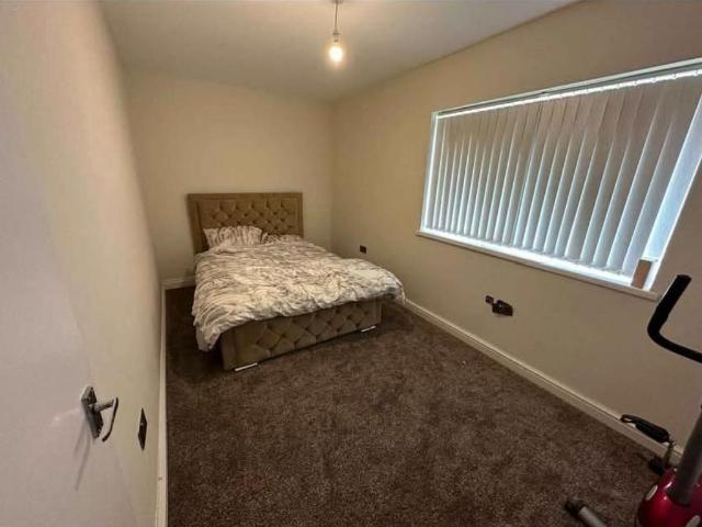Meadway, Birmingham B33 1 bed in a house share to rent £600 pcm £138 pw