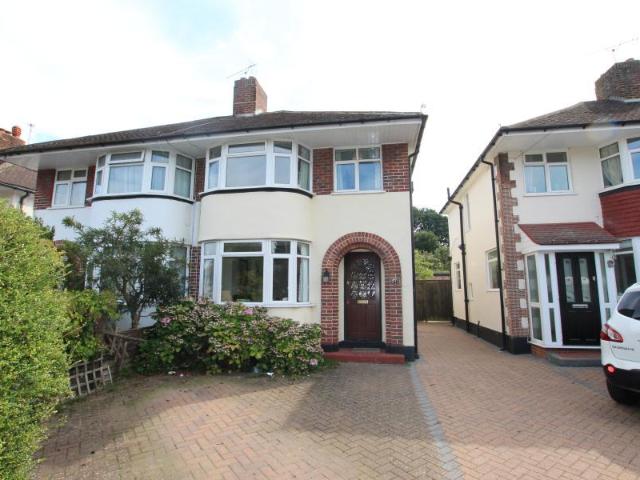 Meadway Drive, Horsell GU21 3 bed semi detached house to rent £2,025 pcm £467 pw