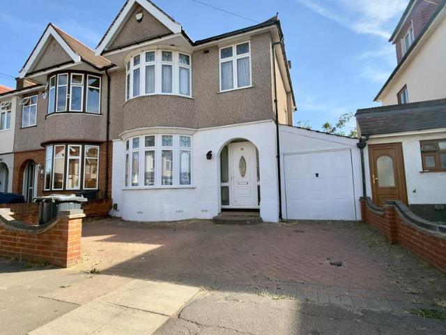 Meadway, Ilford IG3 3 bed terraced house to rent £2,400 pcm £554 pw