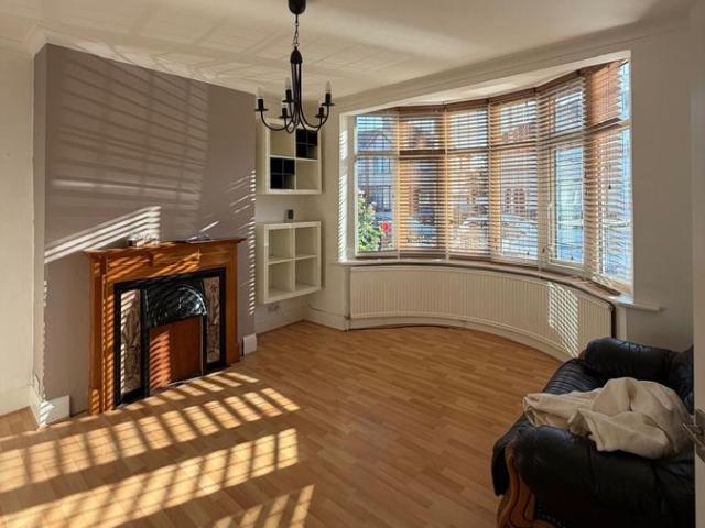 Meadway, Ilford IG3, 4 bed terraced house to rent, £2,600 pcm | PrimeLocation