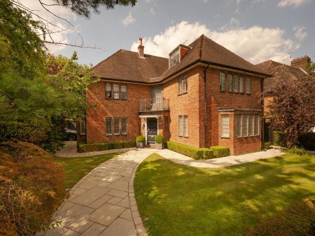 Meadway, London, NW11 7 bed detached house to rent £15,167 pcm £3,500 pw