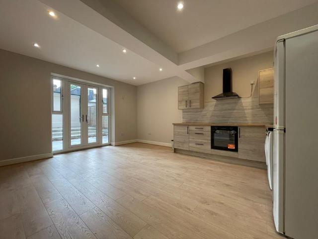 Meanley Road, London E12 2 bed apartment to rent £2,250 pcm £519 pw