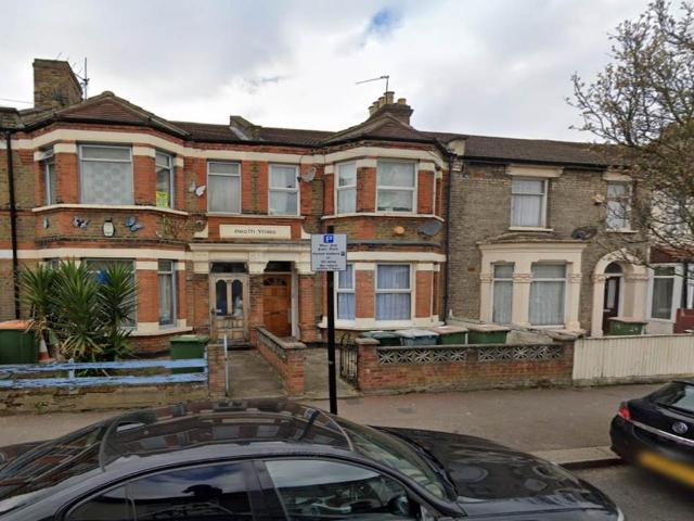 Meanley Road, Manor Park, London 2 bed flat to rent £1,850 pcm £427 pw