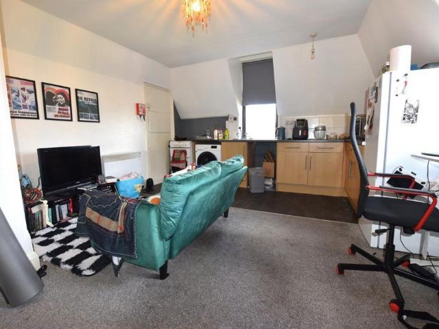 Meanwood Towers, Flat 8 Studio to rent £676 pcm £156 pw