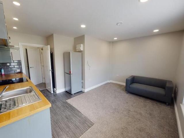 Meanwood Road, Meanwood, Leeds LS7, 1 bed flat to rent, £925 pcm | PrimeLocation
