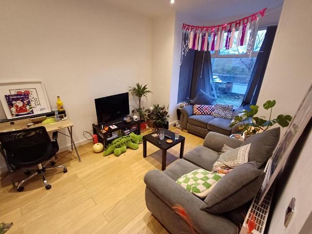 Meanwood Road, Meanwood LS6 3 bed terraced house to rent £1,500 pcm £346 pw