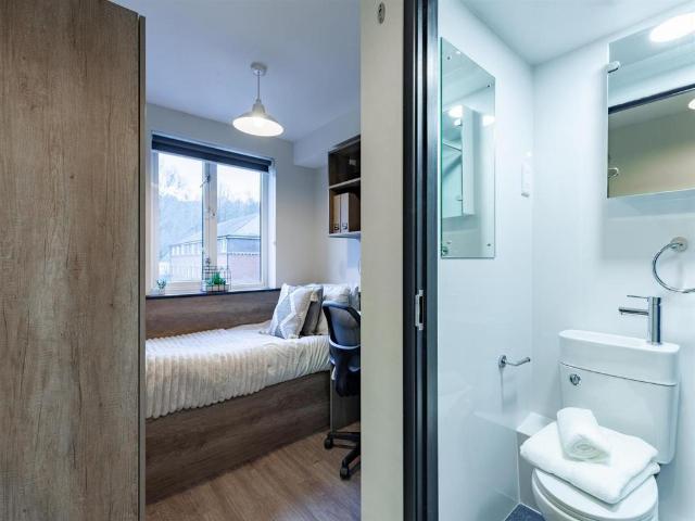 Meanwood Road, Leeds LS7 1 bed in a flat share to rent £589 pcm £136 pw