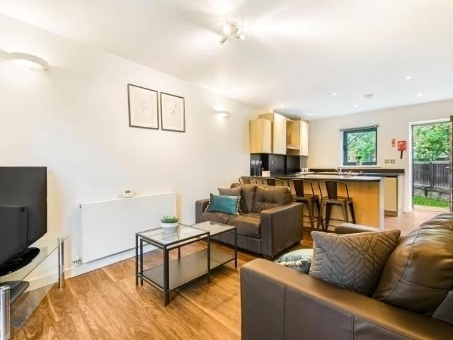 Meanwood Road, Leeds 4 bed house to rent £2,184 pcm £504 pw