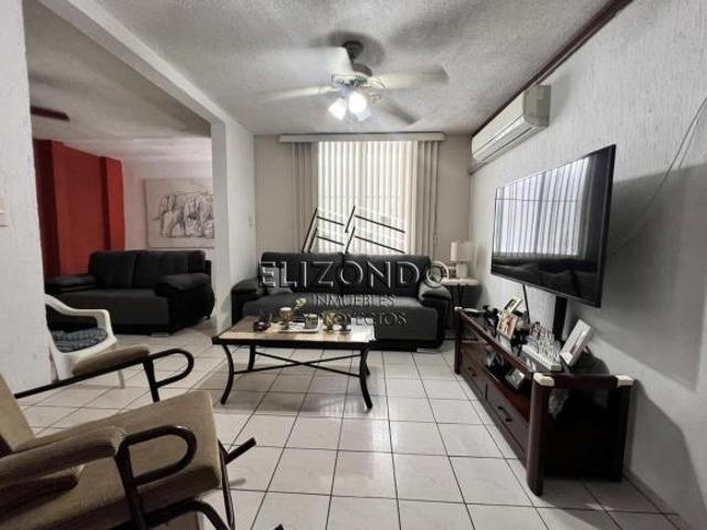 MECV2656 CASA EN VENTA, COL. LOS MANGOS, $3&apos 995,000