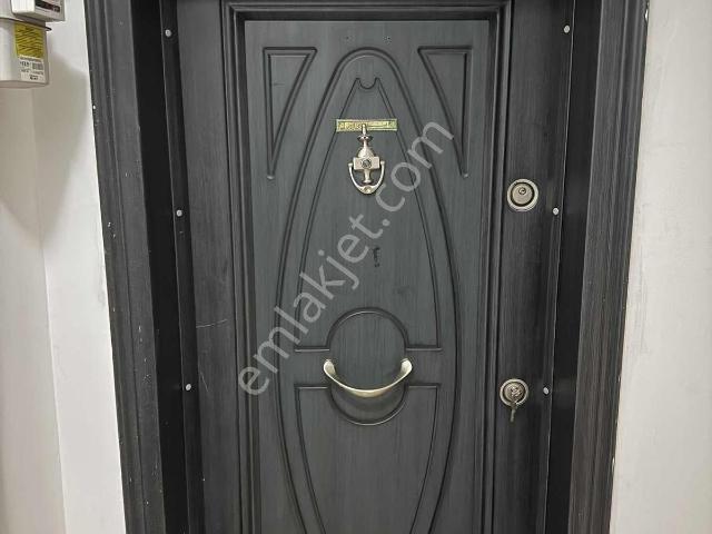 Mecidiyede Külcü Ekmek Karşısı Geniş 3+1 Kiralık Daire