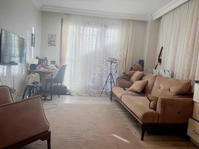 Mecidiyeköy 1+1 Cadde Üzeri Eşyalı Daire