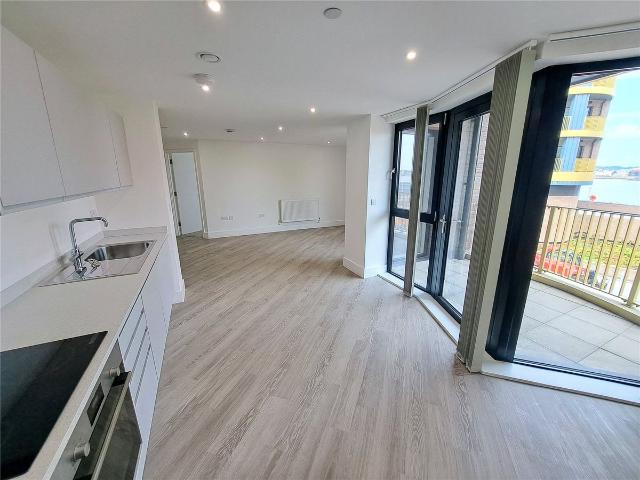 Medway Street, Chatham, Kent ME4, 2 bed flat to rent, £1,450 pcm | PrimeLocation