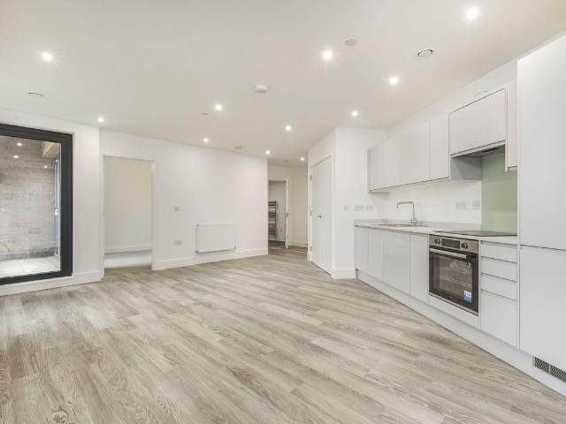 Medway Street, Chatham ME4, 1 bed flat to rent, £1,250 pcm | PrimeLocation