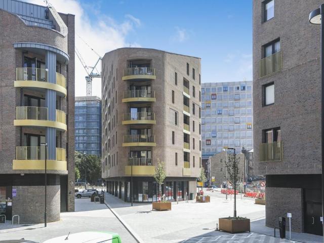 Medway Street, Chatham, ME4 2 bed flat to rent £1,450 pcm £335 pw