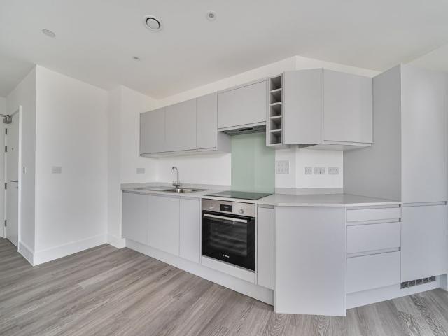 Medway Street, Chatham ME4, 2 bed flat to rent, £1,500 pcm | PrimeLocation