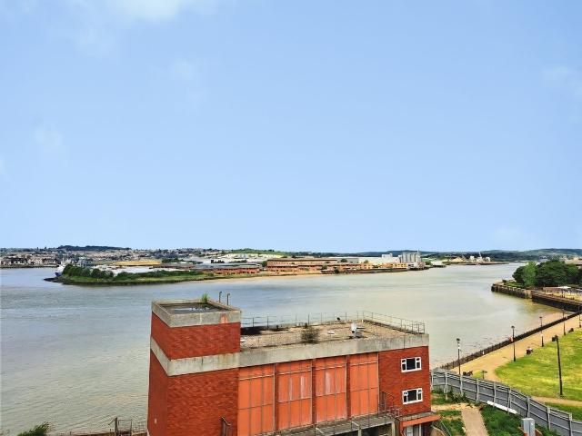 Medway Street, Chatham ME4, 2 bed flat to rent, £1,585 pcm | PrimeLocation