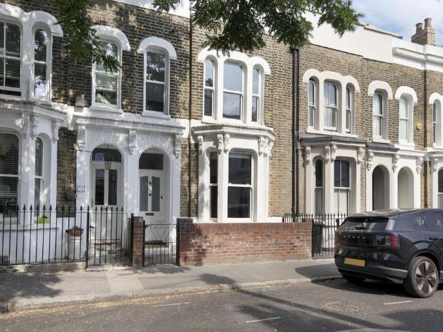 Medway Road, Bow E3 5 bed terraced house to rent £4,400 pcm £1,015 pw