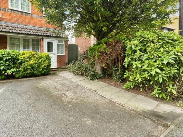 Medway Road, Gillingham ME7, 1 bed end terrace house to rent, £1,200 pcm | PrimeLocation