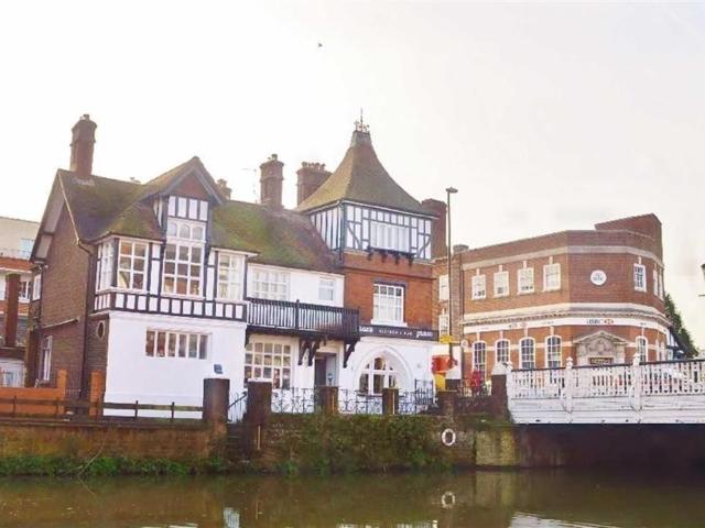 Medway Wharf Road, Tonbridge TN9, 2 bed flat to rent, £1,500 pcm | PrimeLocation