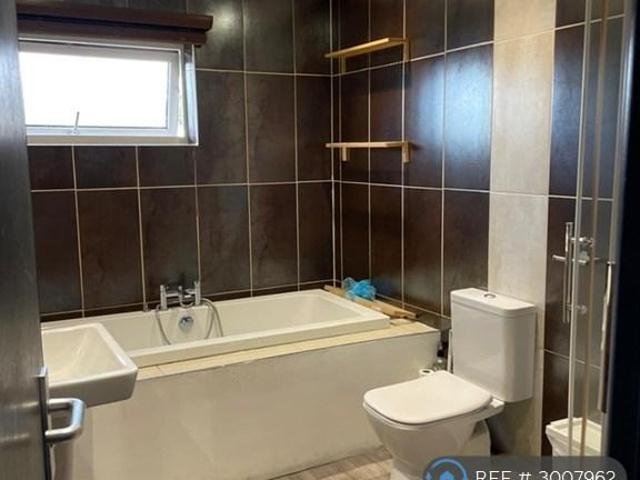 Medway, Tamworth, B77 1 bed in a house share to rent £477 pcm £110 pw