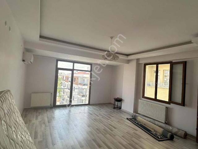 Med Life Gayrimenkul'den Ofiste Kiralık 2+1 Daire