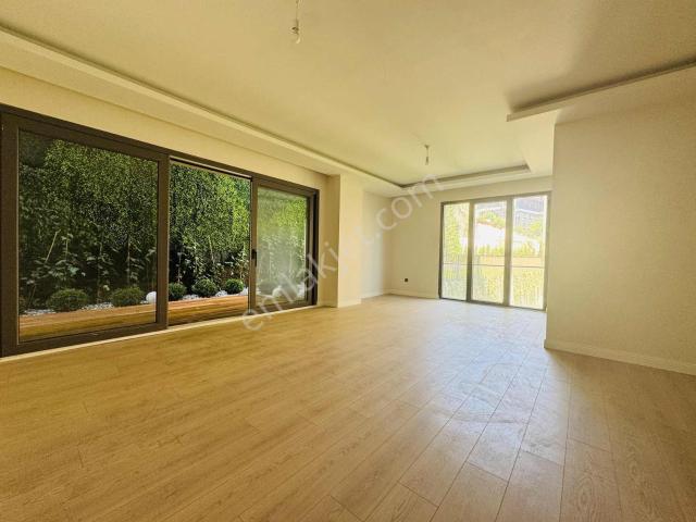Meda Terrace Çengelköy Prestijli Projede İki Bahçeli 4+1 Kiralık