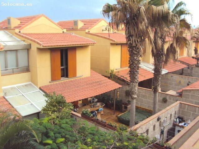 Medano vivienda 225 m2 construidos y terraza 75 m2. centrico y al lado del mar