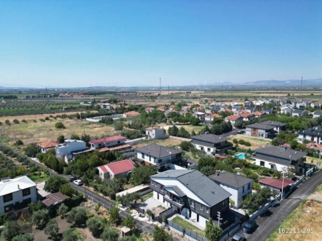 MEDAR DA 501 METRE ARSA IÇERISINDE 4+1160 M2 VİLLA