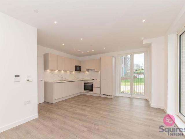 Medawar Drive, Busby House, NW7 2 bed flat to rent £2,500 pcm £577 pw