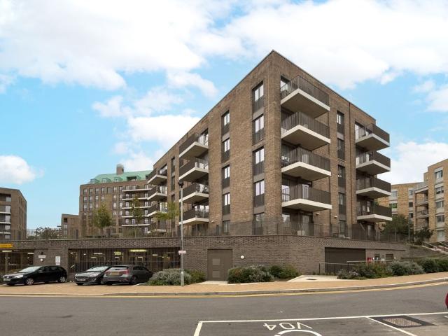 Medawar Drive, London NW7, 2 bed flat to rent, £2,400 pcm | PrimeLocation