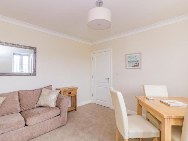 Medhurst Way, Littlemore 2 bed apartment to rent £1,600 pcm £369 pw