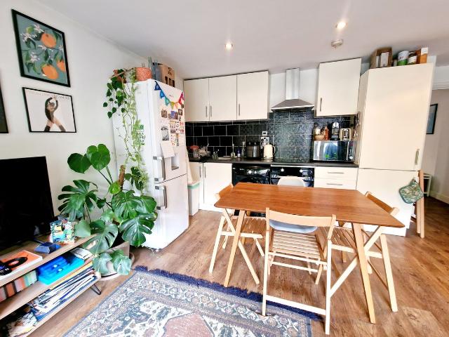 Median Road, Clapton E5, 3 bed flat to rent, £3,450 pcm | PrimeLocation