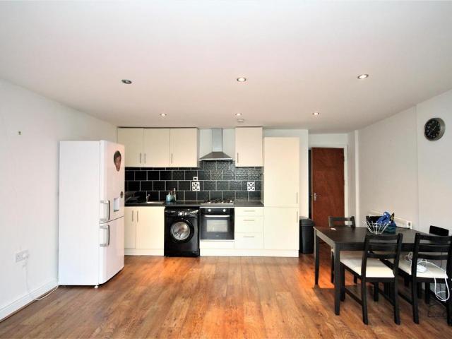 Median road, Clapton 3 bed flat to rent £3,450 pcm £796 pw