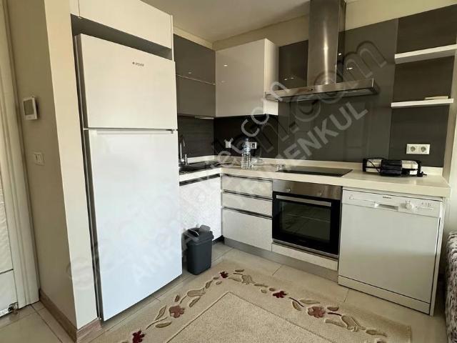 Medikule' De Full Eşyalı Arakat Balkonlu Kiralık 1+1 Daire