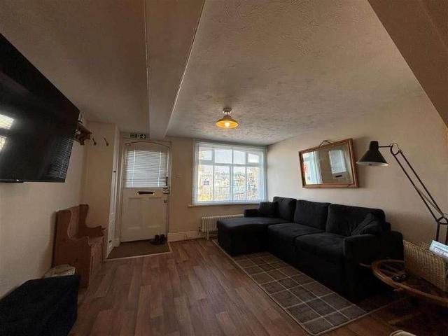 Medina Road, Cowes, PO31