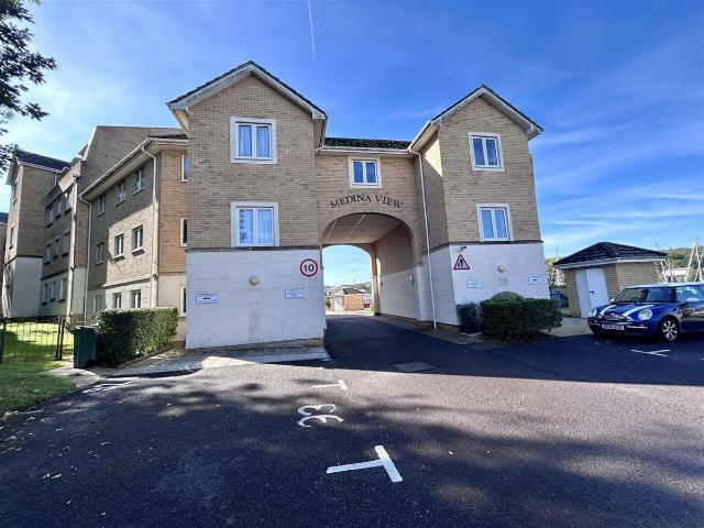 Medina View, East Cowes PO32, 2 bed flat to rent, £900 pcm | PrimeLocation