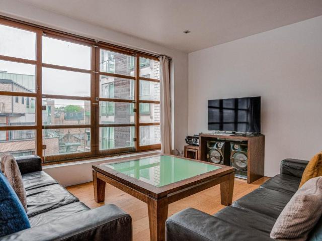Mediterranean House, 175 Wandsworth. 2 bed apartment to rent £2,750 pcm £635 pw