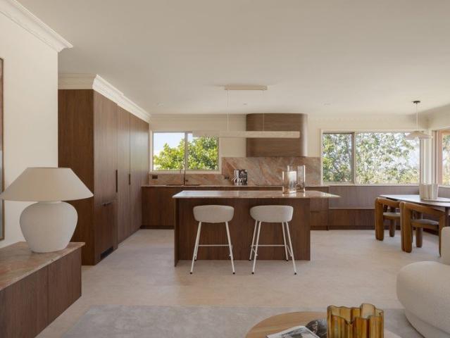Mediterranean inspired luxury walking distance to Tugun Beach